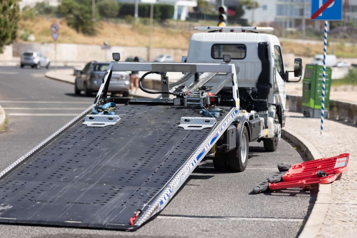 tow truck with the bed down
